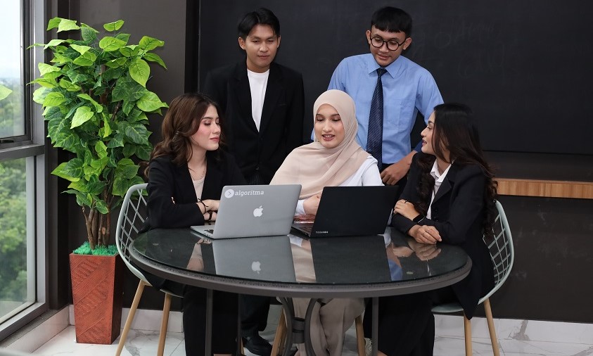 Berani Gagal atau Tertinggal? Mahasiswa Informatika Bangun Mindset Startup