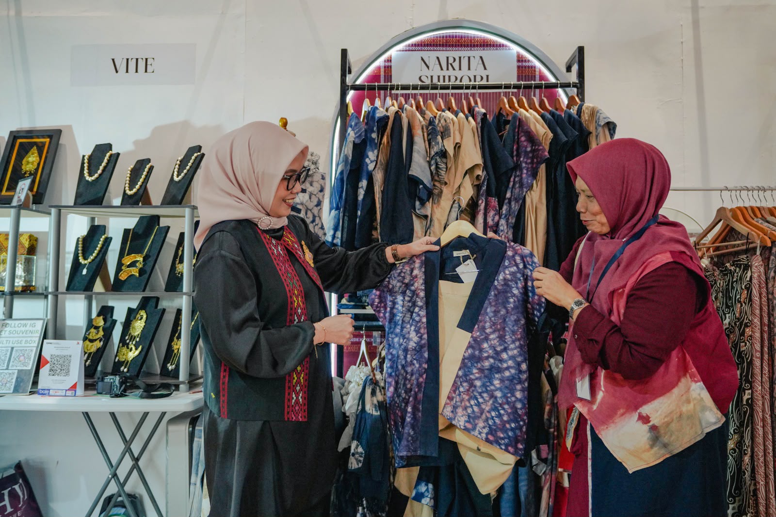 Pertamina Patra Niaga Bawa 11 UMKM ke Indonesia Fashion Week